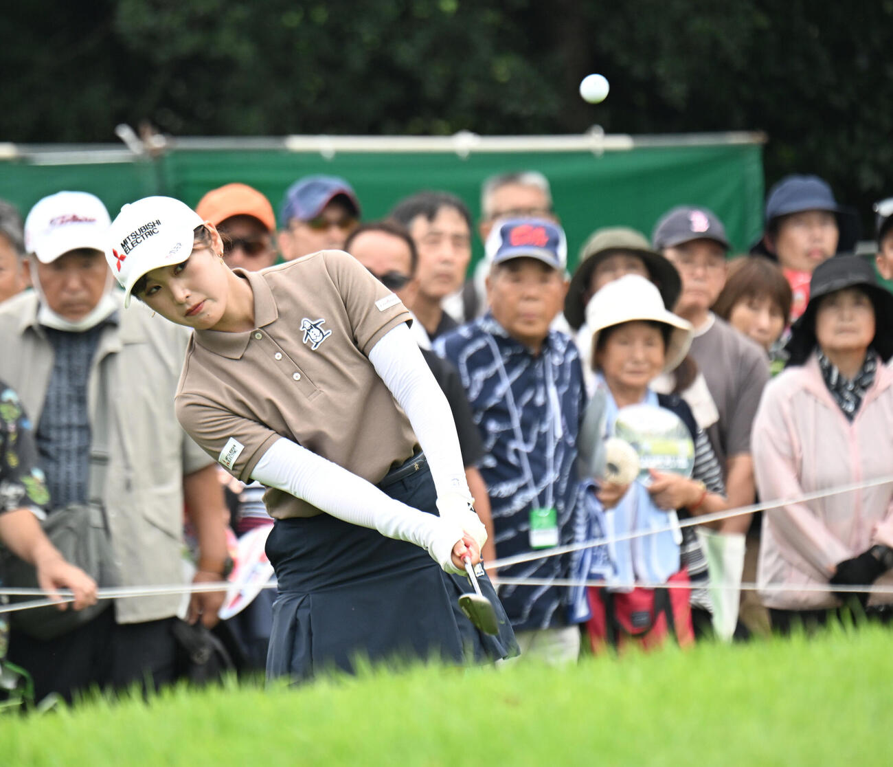 9番、ピンに寄せる吉沢柚月（撮影・和賀正仁）