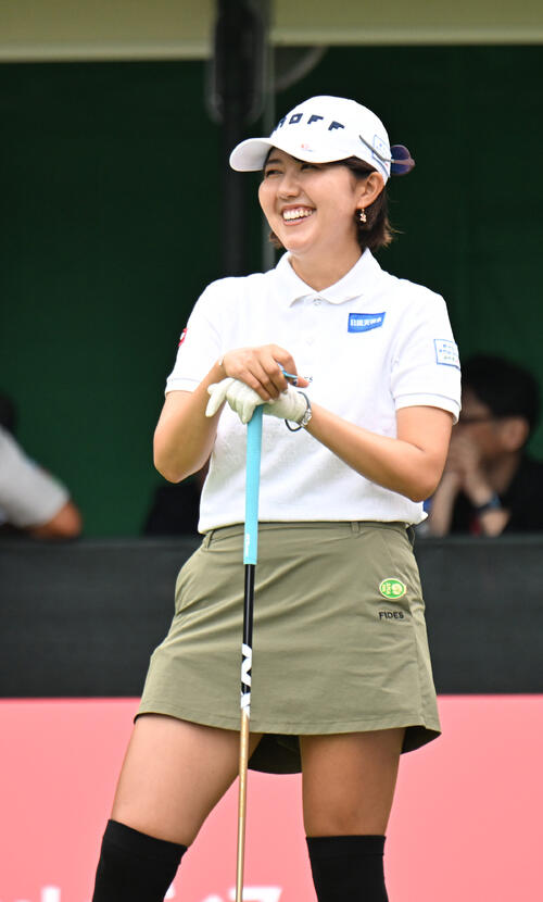 1番、笑顔を見せる権藤可恋(撮影・和賀正仁)