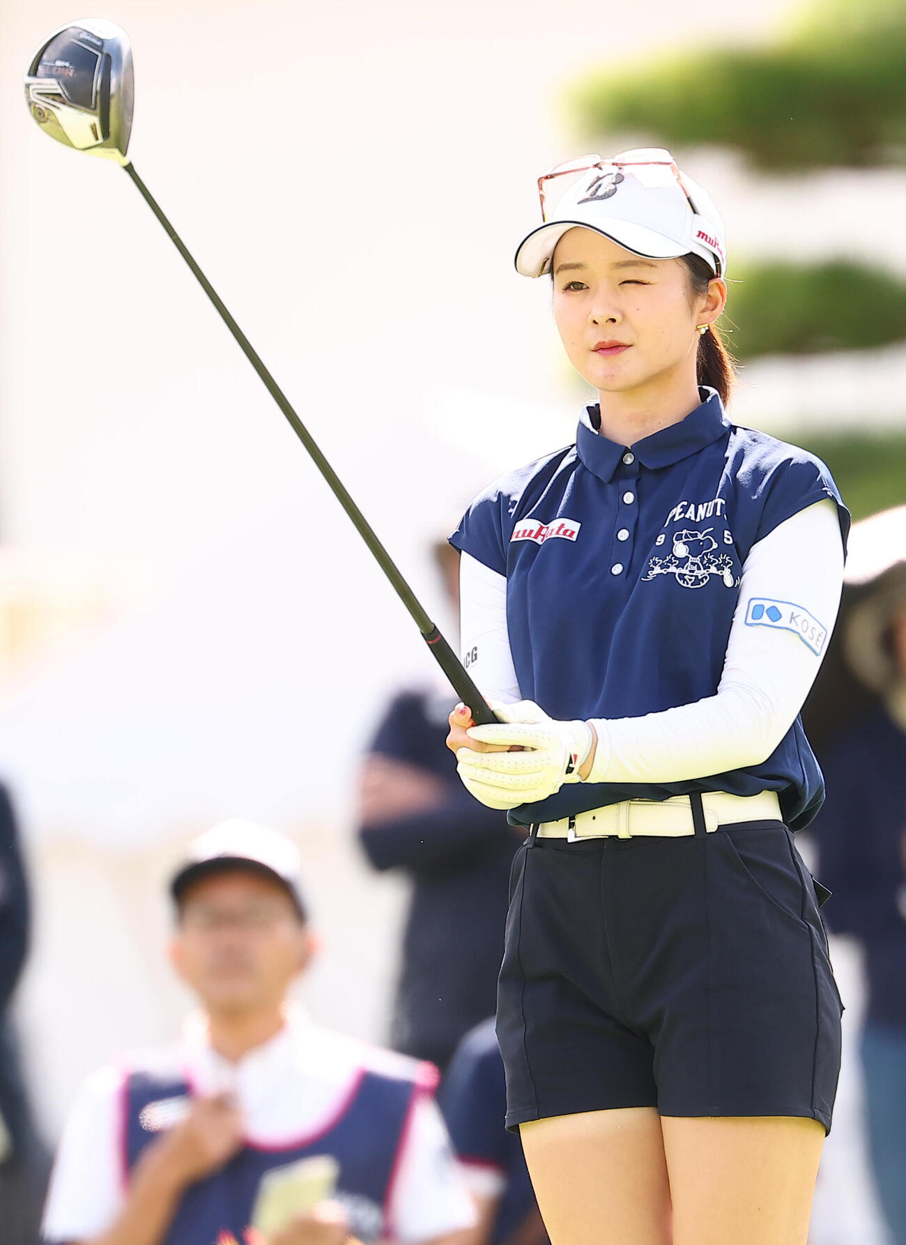 1番、第1打を狙う川崎春花（撮影・野上伸悟）