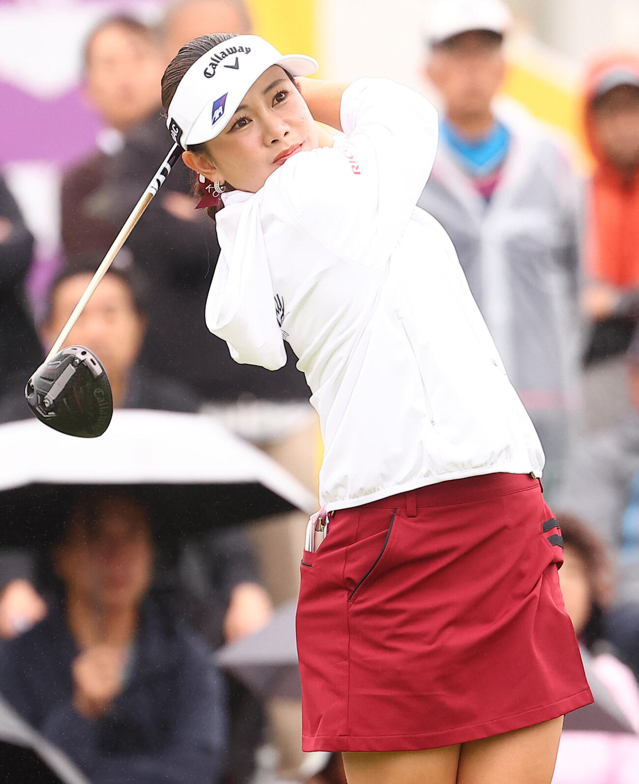1番、第1打を放つ河本結（撮影・野上伸悟）