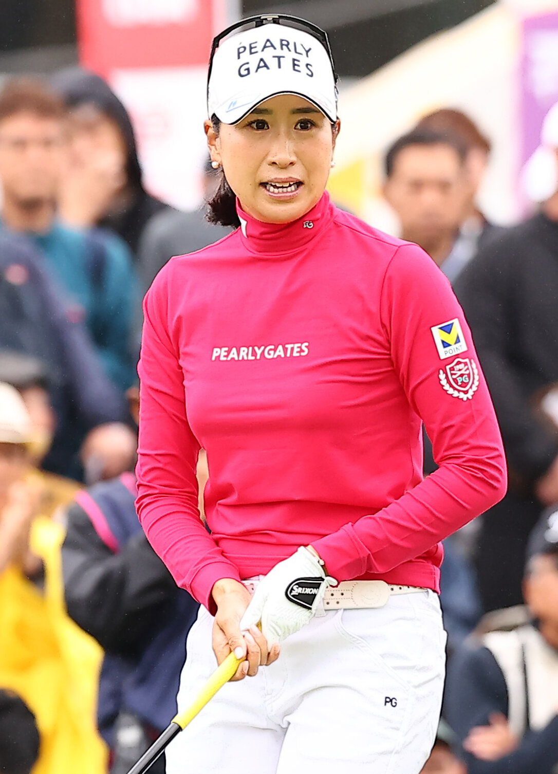 1番、第1打を放ち気合のこもった表情で打球を見つめる木戸愛（撮影・野上伸悟）