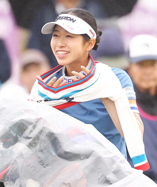 1番、笑顔をみせる吉本ここね（撮影・野上伸悟）