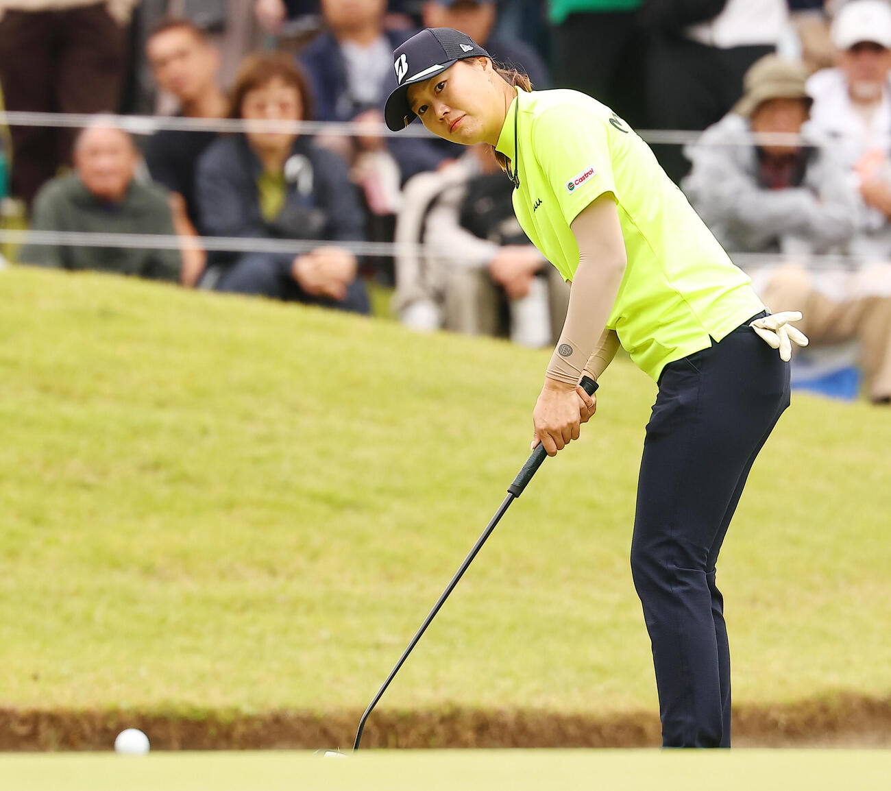9番、バーディーを狙う福山恵梨（撮影・野上伸悟）