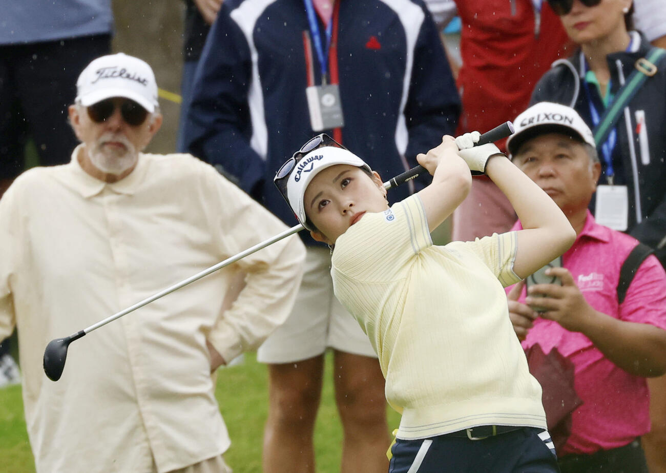 最終ラウンド、通算21アンダーで米ツアー初優勝を果たした西村優菜＝27日、米アーカンソー州ロジャーズのピナクルCC（共同）