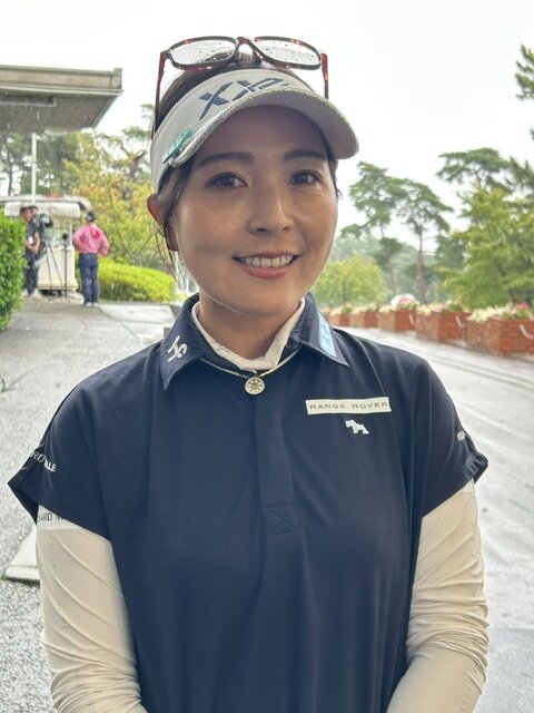 取材に応じる青木瀬令奈