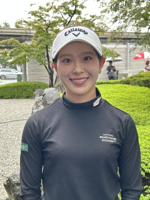 取材に応じる吉田鈴