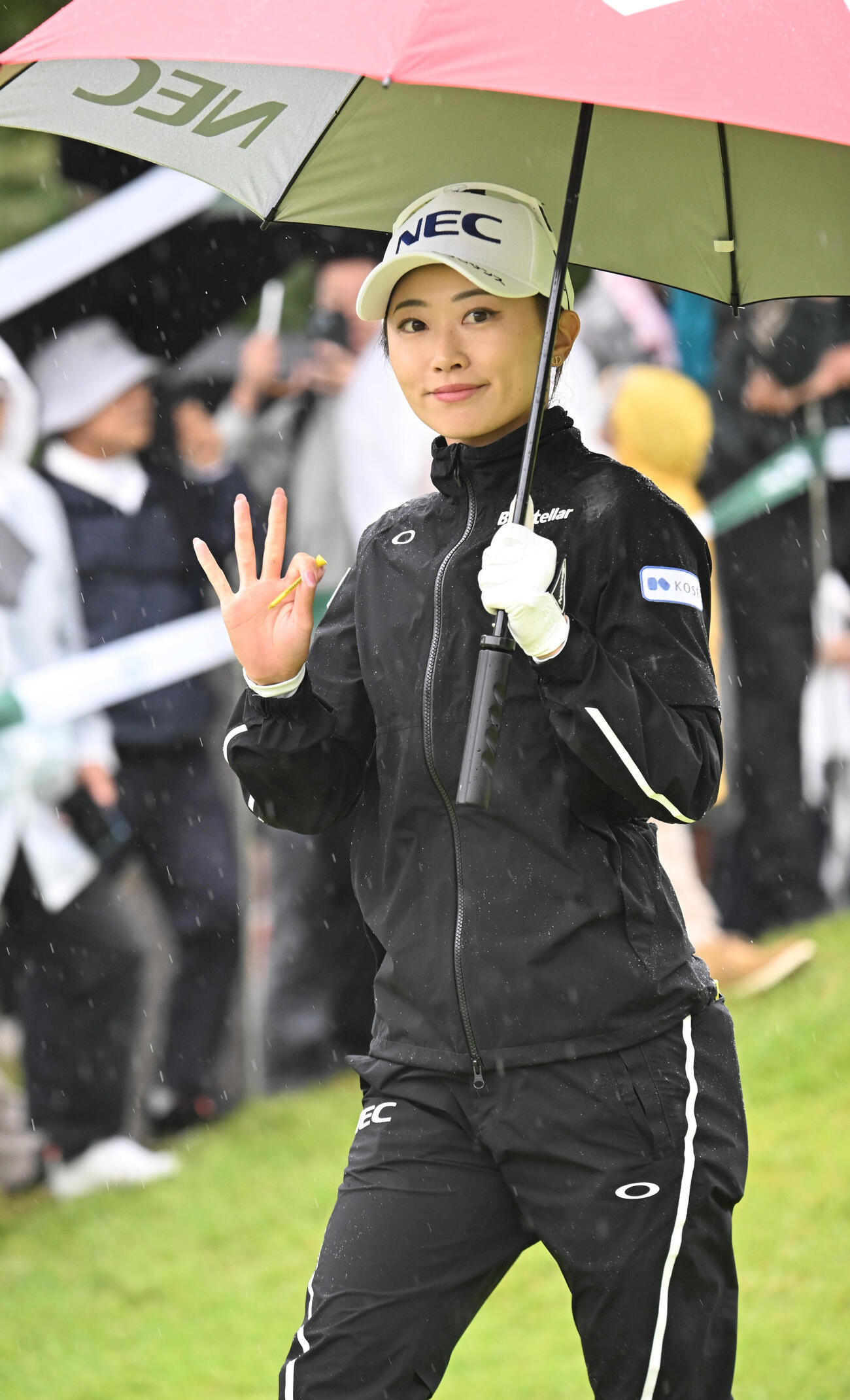 1番、手を振ってスタートする安田祐香（撮影・和賀正仁）