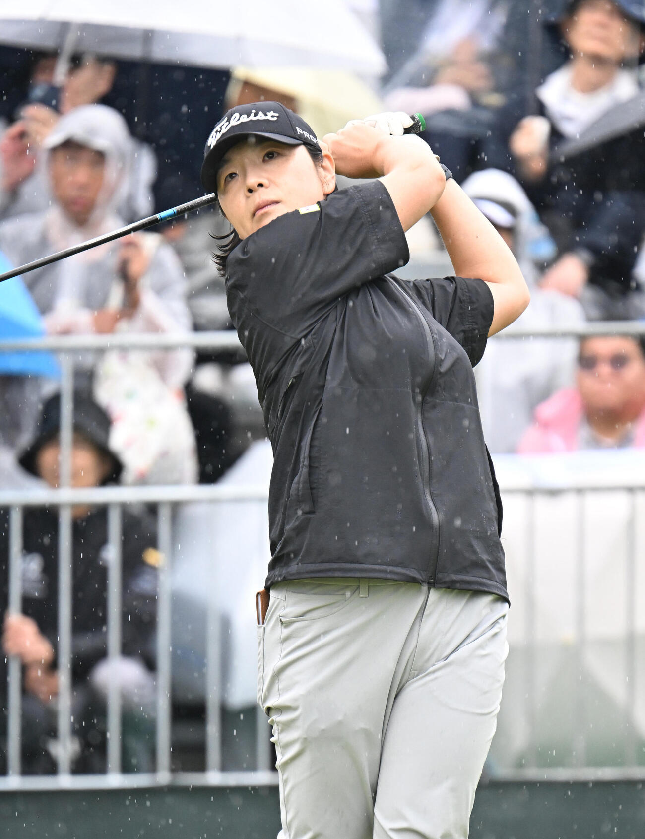 1番、ティーショットを打つイ・ミニョン（撮影・和賀正仁）