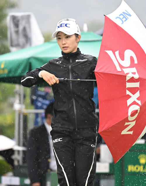 1番、第2打地点に向かう安田祐香（撮影・和賀正仁）