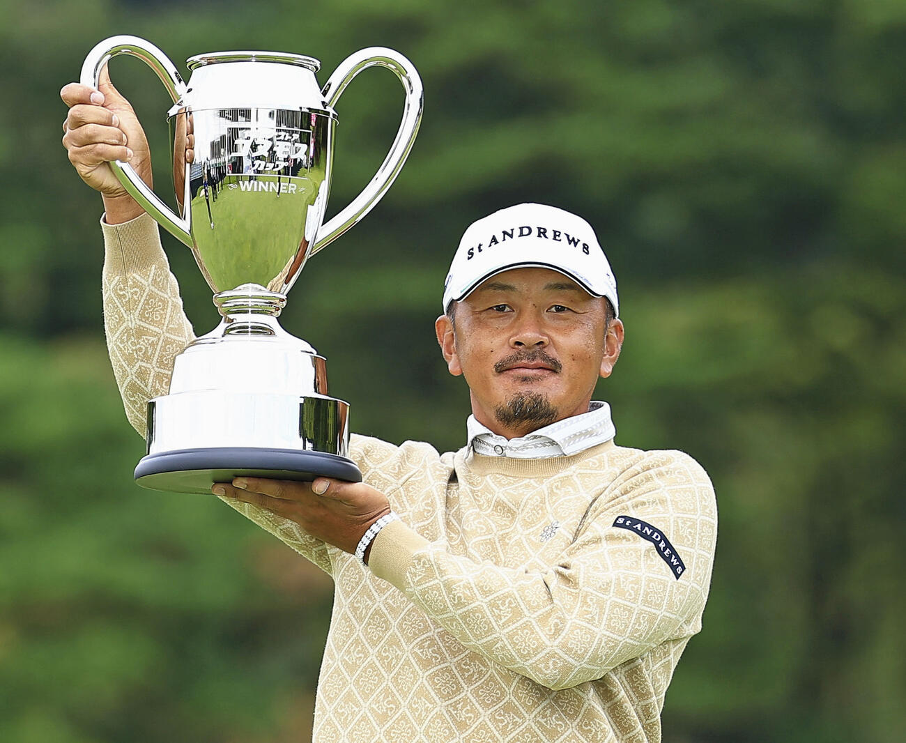 通算13アンダーで優勝した岩田寛＝グランフィールズCC(共同)