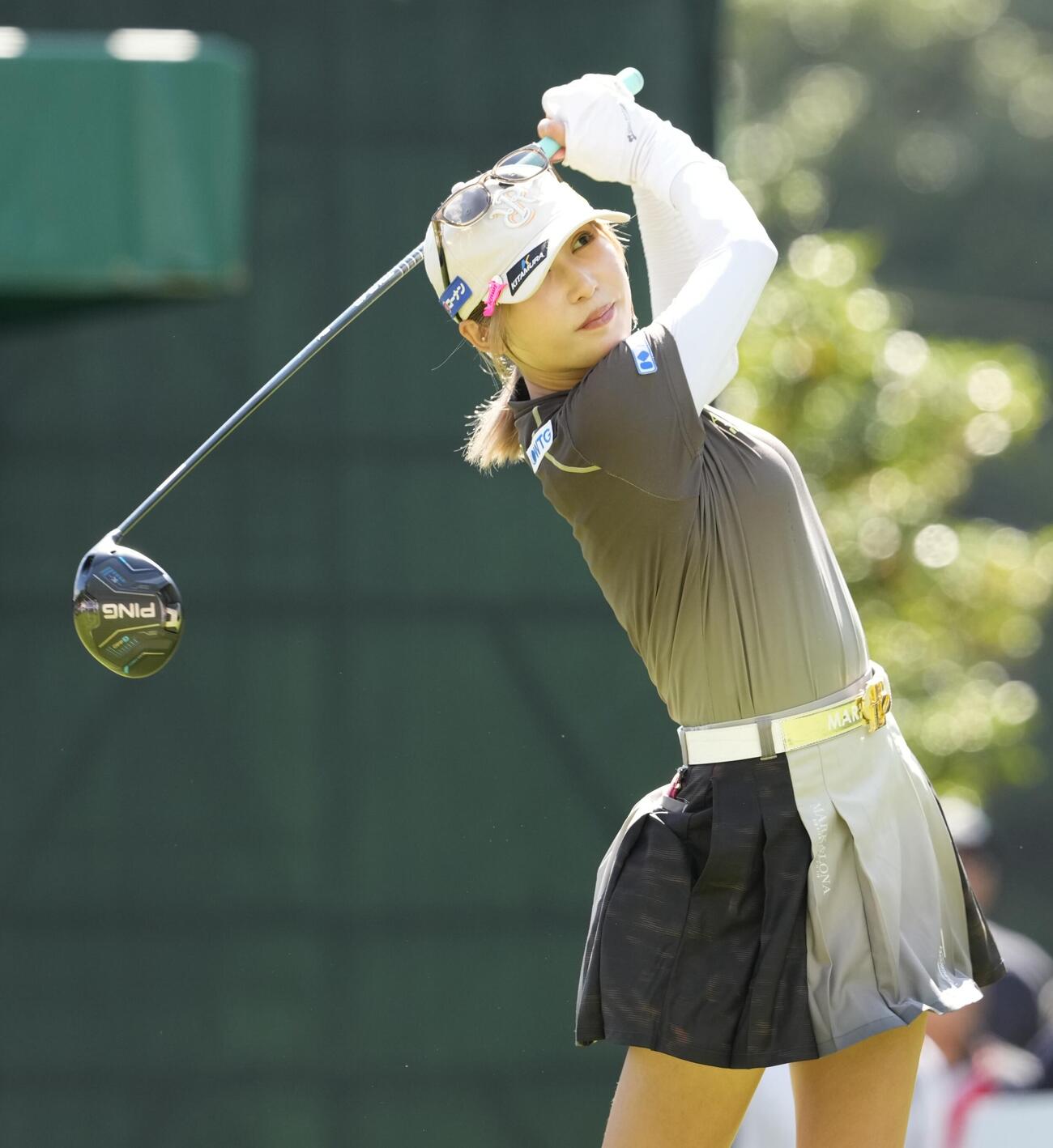 1番、ティーショットを放つ金田久美子（撮影・小島史椰）