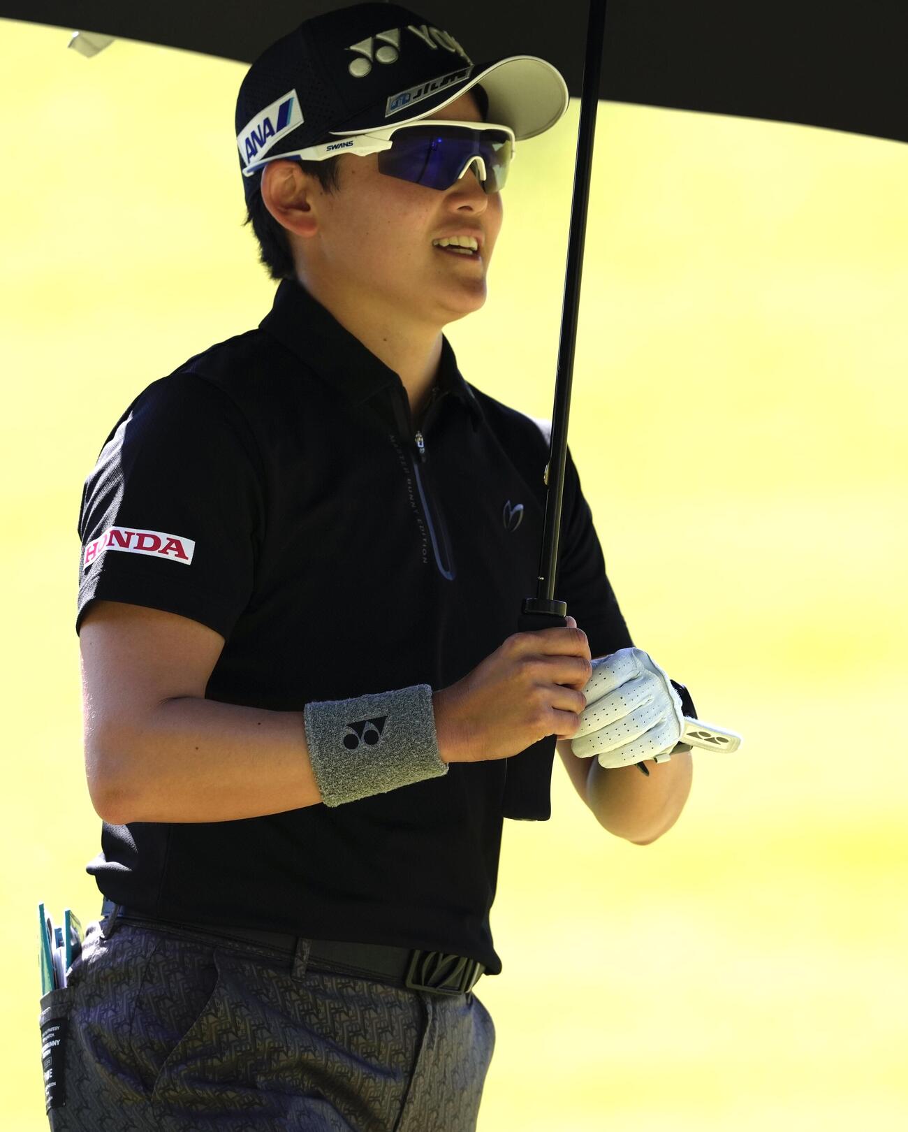 3番、ティーショットを放ち笑顔を見せる岩井明愛（撮影・小島史椰）