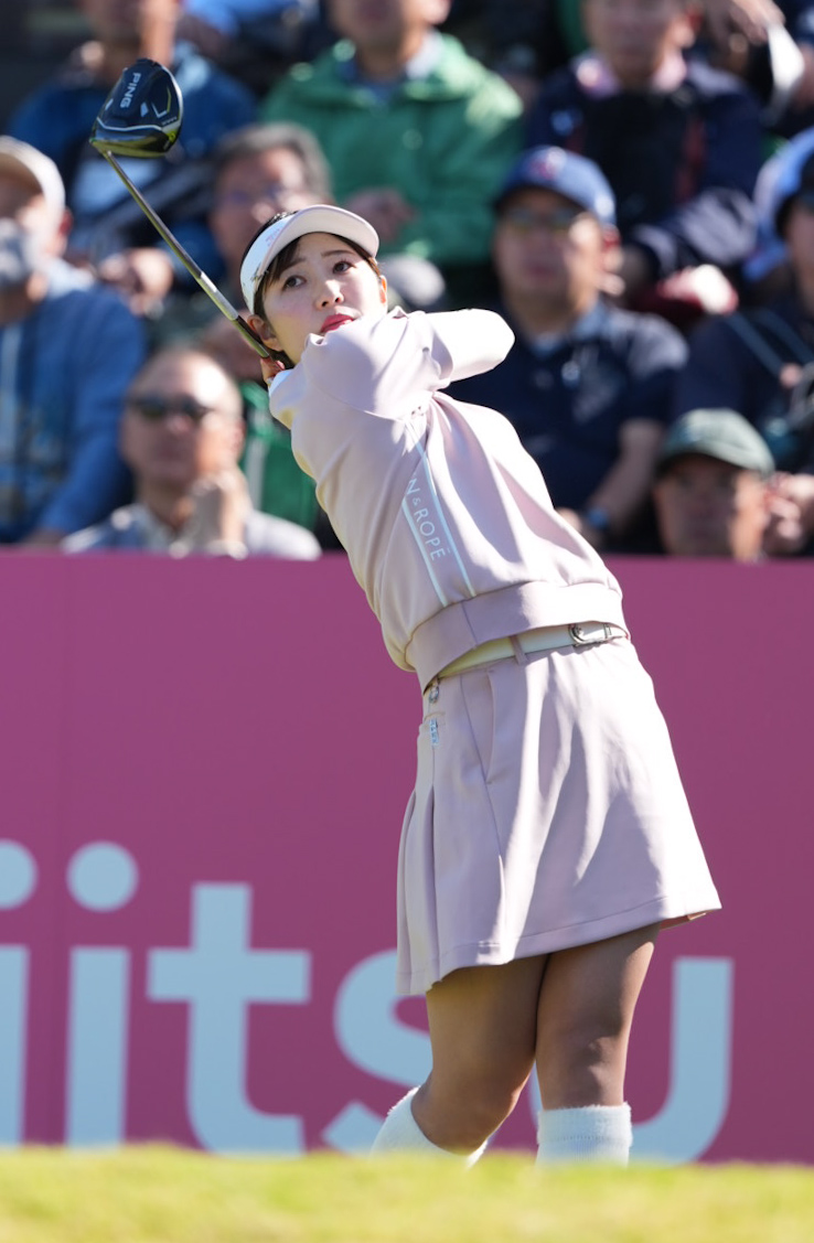 1番、ティーショットを放つ蛭田みな美（撮影・小沢裕）