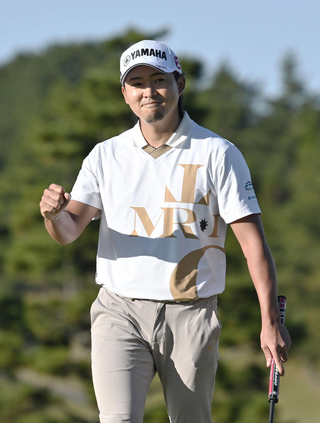 第3日、18番でバーディーパットを決めた今平周吾。通算12アンダーで2位（共同）