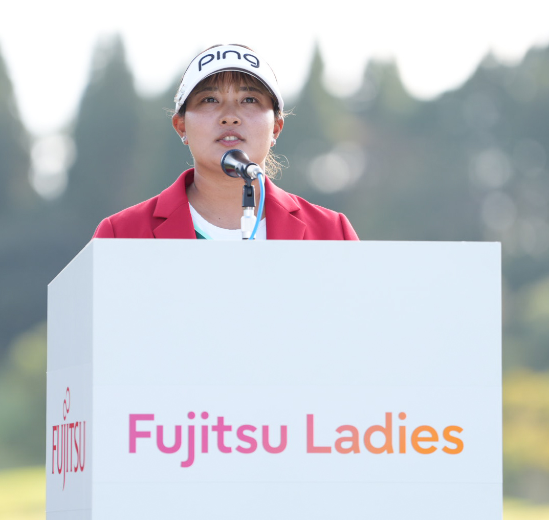 優勝スピーチする鈴木愛（撮影・小沢裕）
