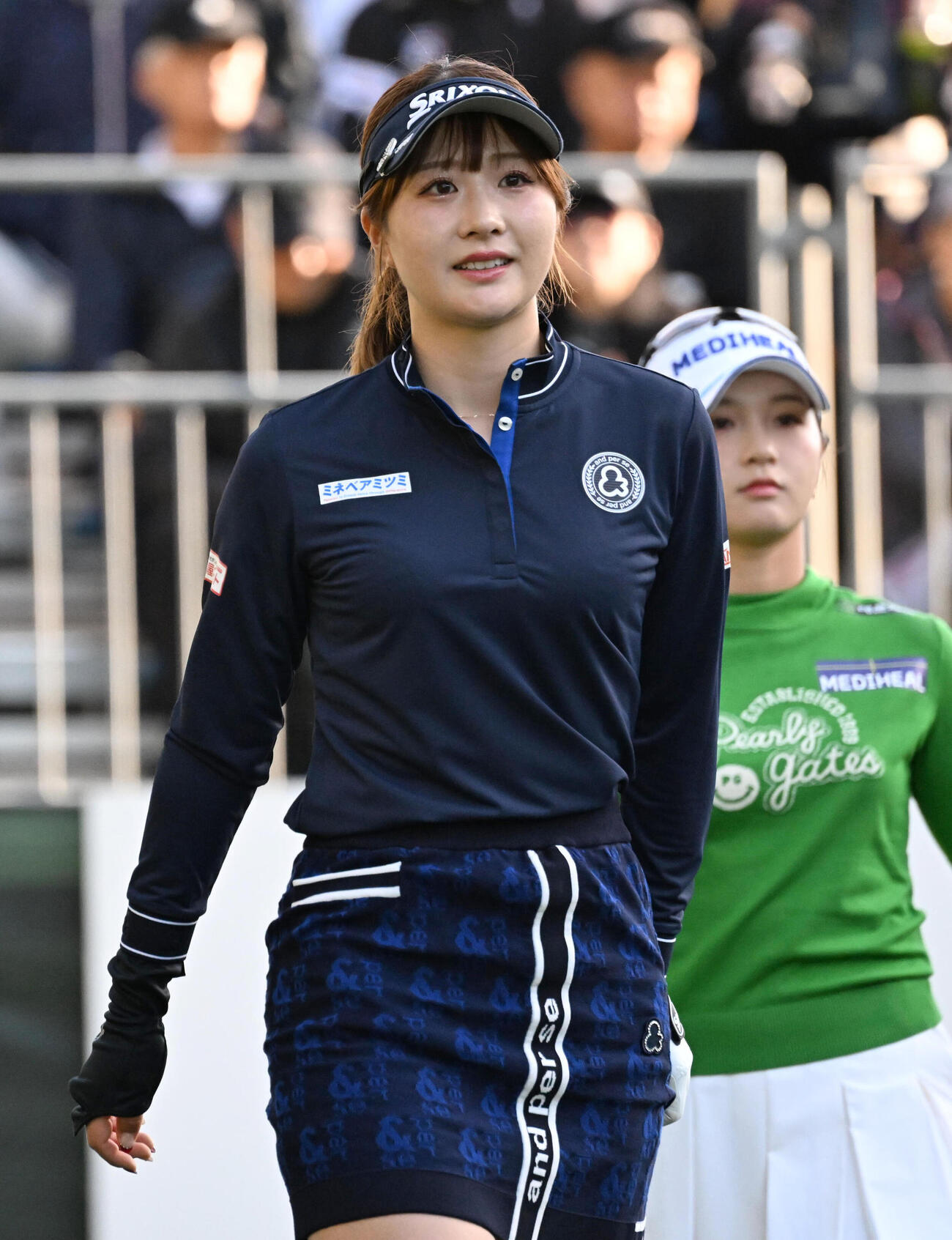 10番、ティーショットを放ち移動する都玲華（撮影・石井愛子）