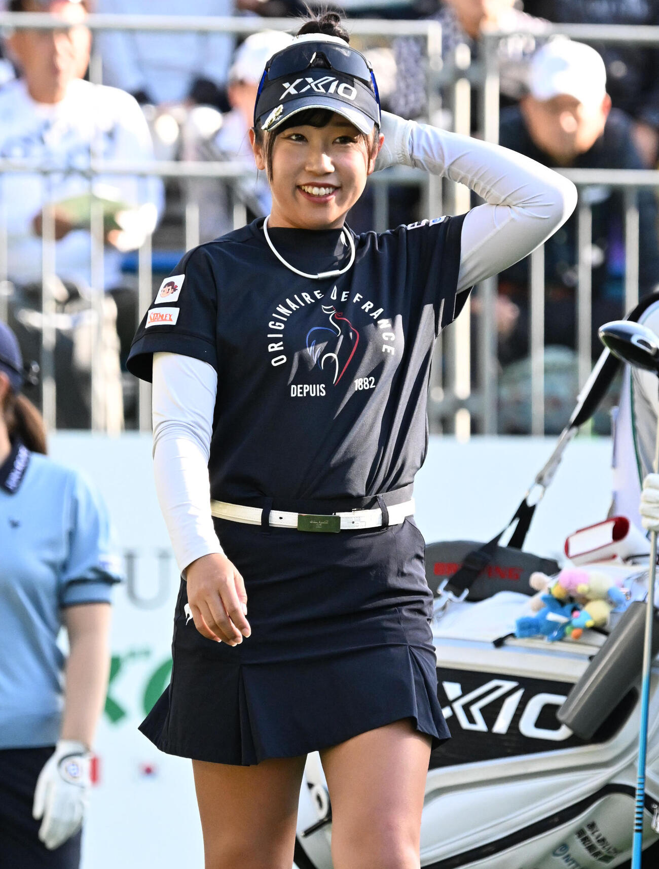 10番、ティーショットを放ち移動する菅沼菜々（撮影・石井愛子）