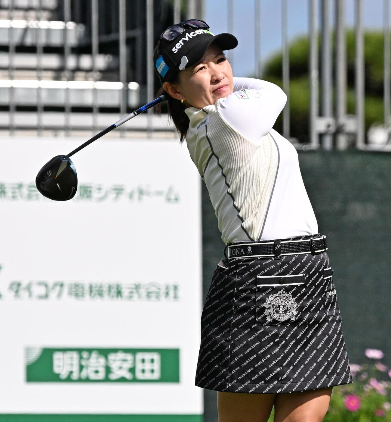 10番、ティーショットを放つ永井花奈（撮影・石井愛子）