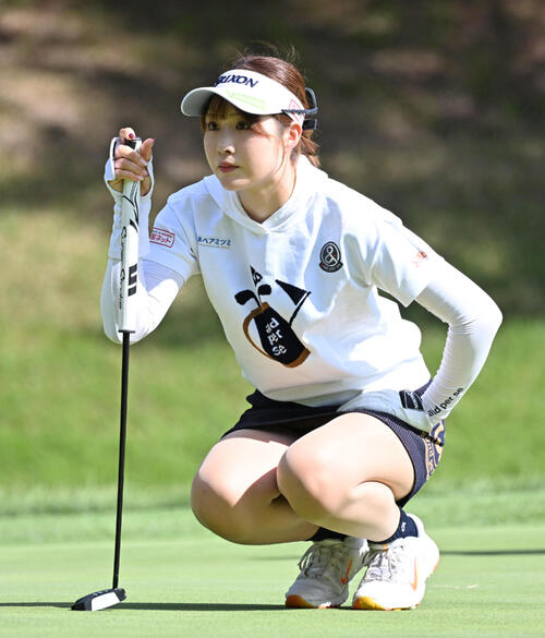 3番、ラインを読む都玲華（撮影・石井愛子）