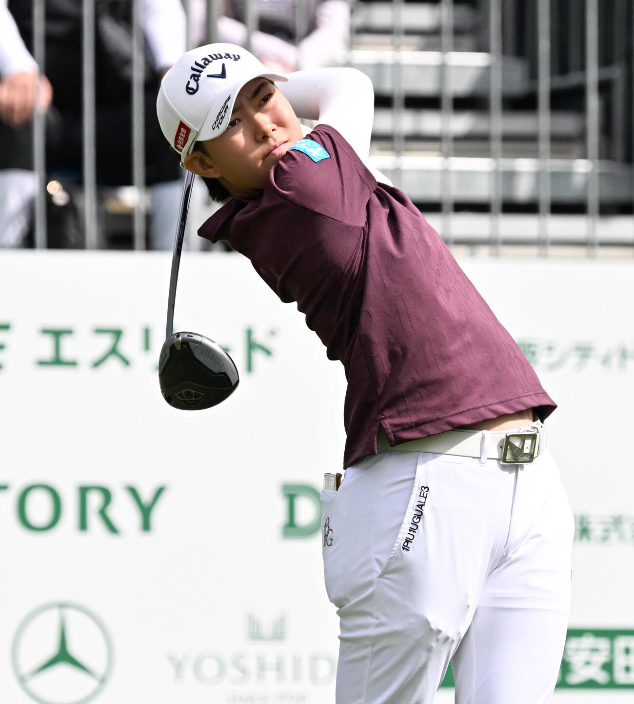 10番、ティーショットを放つ後藤あい（撮影・石井愛子）