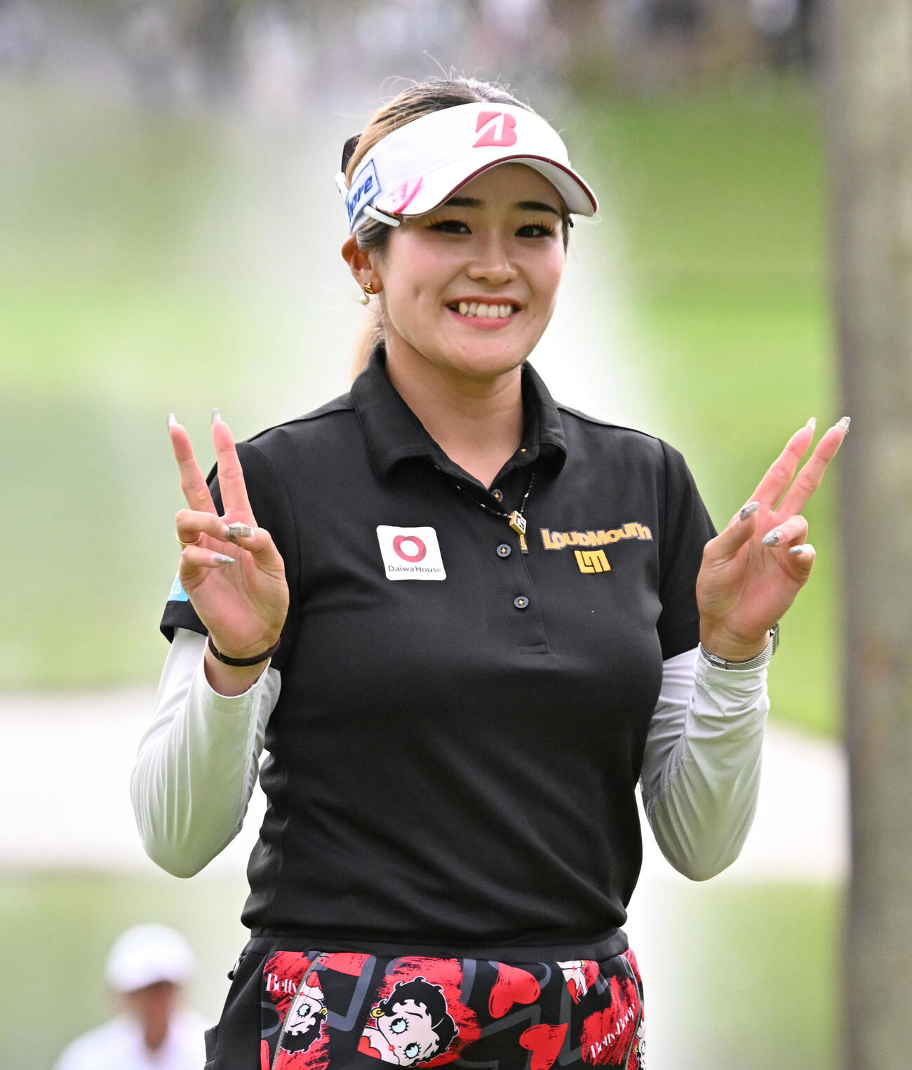 15番を終え笑顔を見せる桑木志帆（撮影・石井愛子）