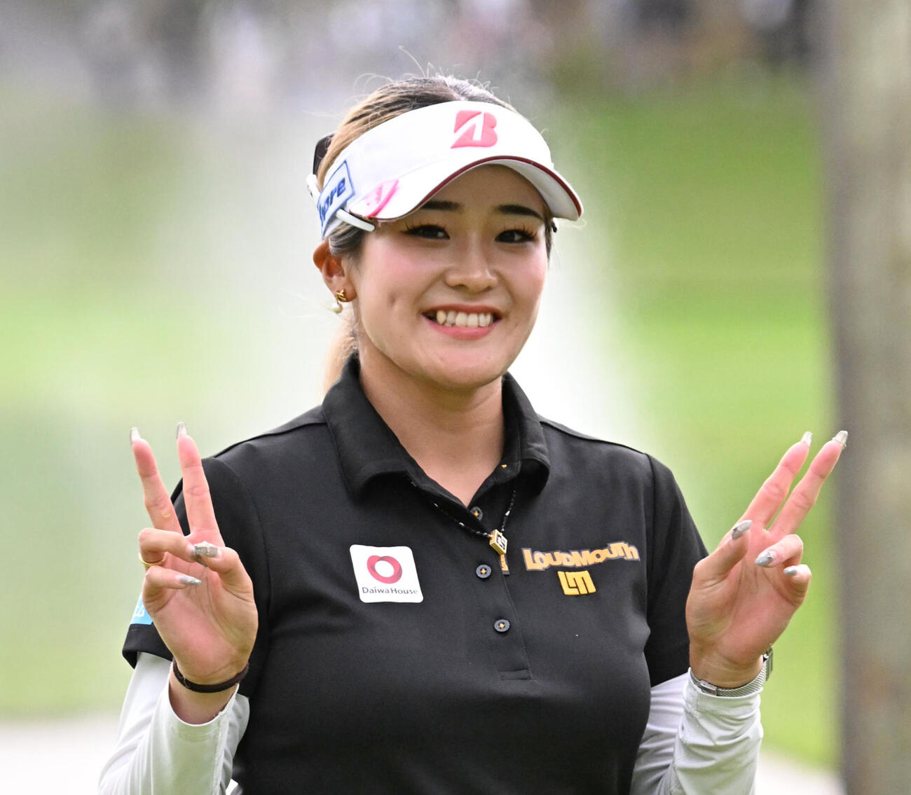 24日、3日目の15番を終え笑顔を見せる桑木志帆