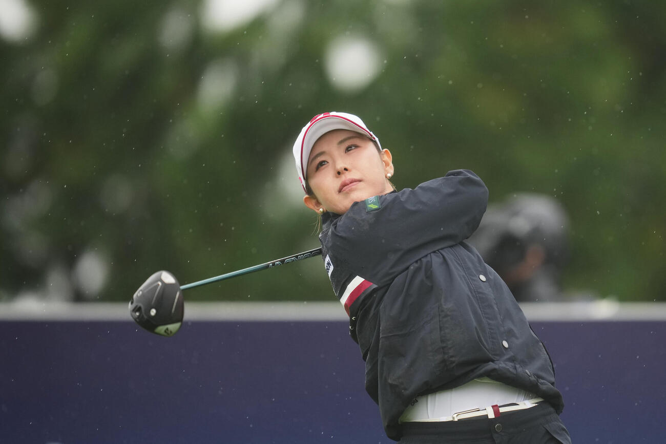 BMW女子選手権　18番ホールでティーショットを放つ吉田優利（AP）