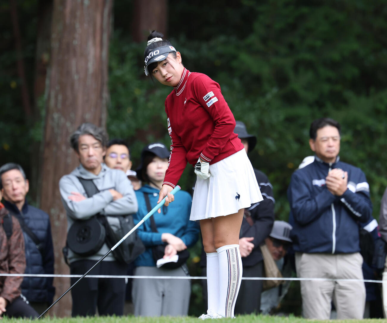 2番、ティーショットを放つ菅沼菜々（撮影・増田悦実）