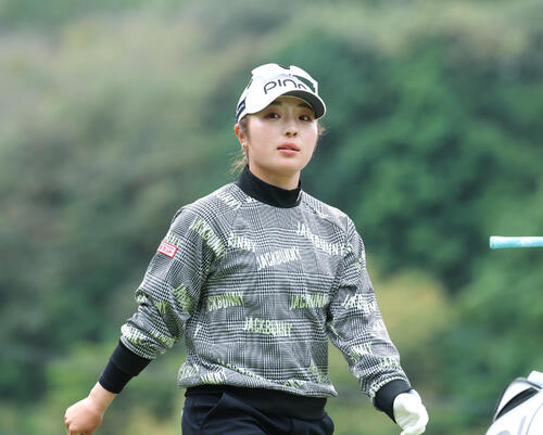 2番、移動する佐久間朱莉（撮影・増田悦実）