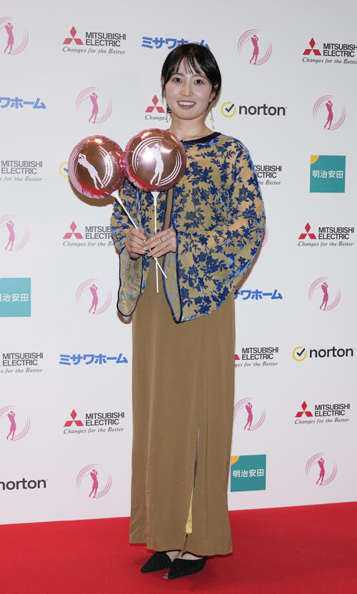 三菱電機レディスの前夜祭でドレスアップした姿を披露する蛭田みな美（撮影・小島史椰）