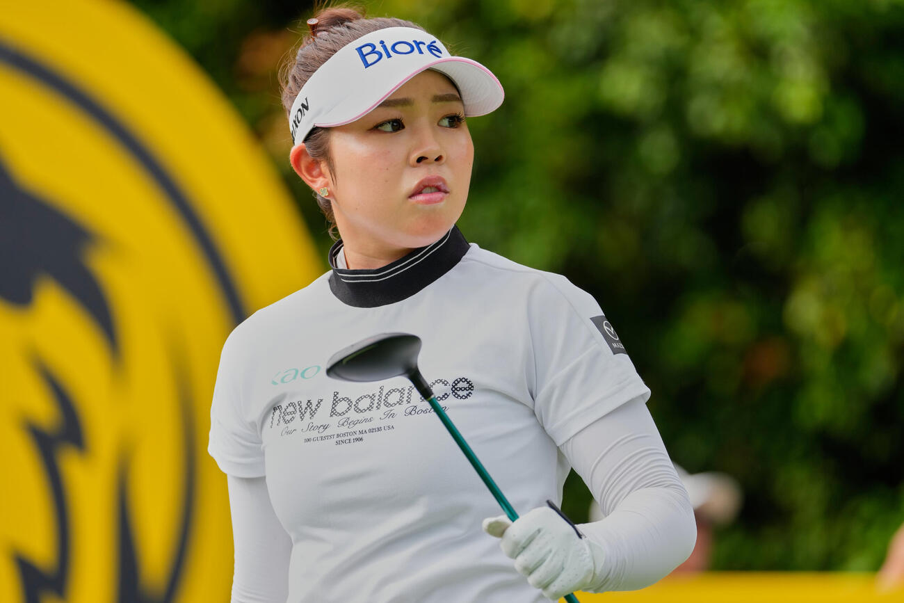 2026年10月29日、マレーシアのクアラルンプールで開催されたLPGAメイバンク選手権の初日、3番ホールでティーショットを放った後の山下美夢有（AP）