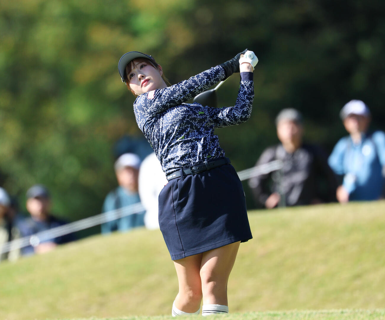 5番、ティーショットを放つ都玲華（撮影・増田悦実）