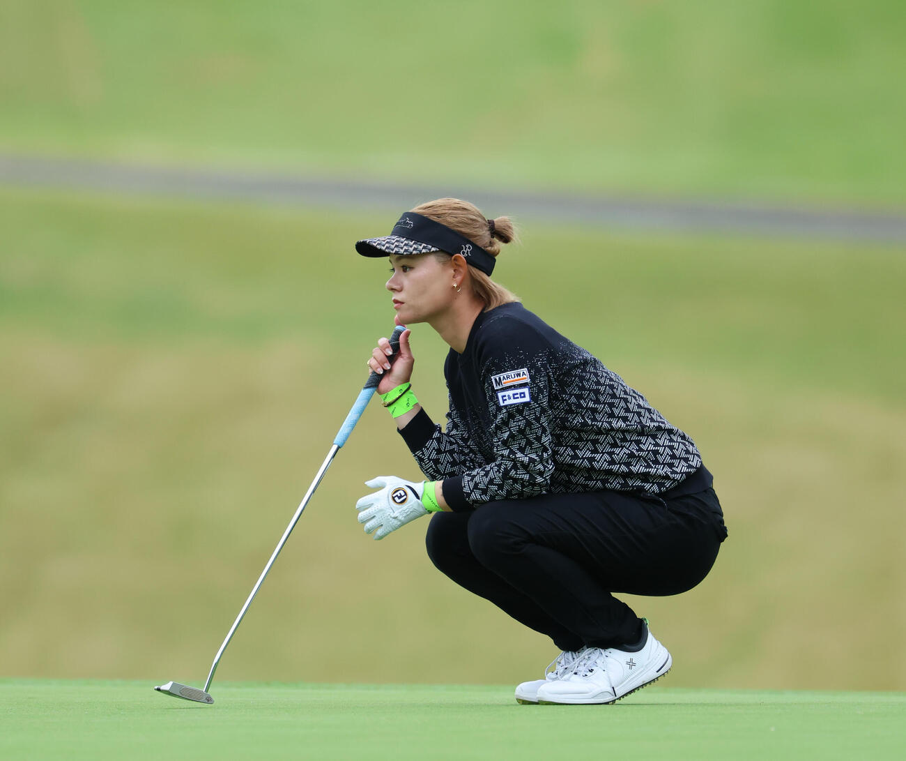 15番、グリーンを見つめる森井あやめ（撮影・増田悦実）