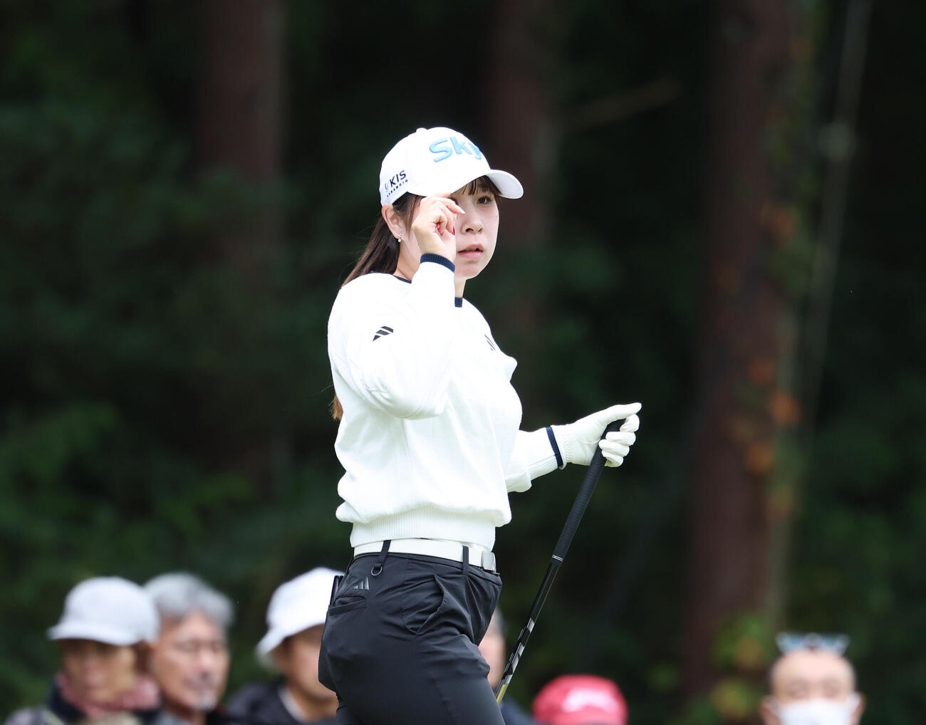 2番、ティーショットを放つ荒木優奈（撮影・増田悦実）