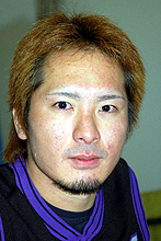 優しげな瞳の奥で炎が燃えている