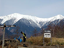 正面に３０００メートル峰。夜叉神峠経由で登った