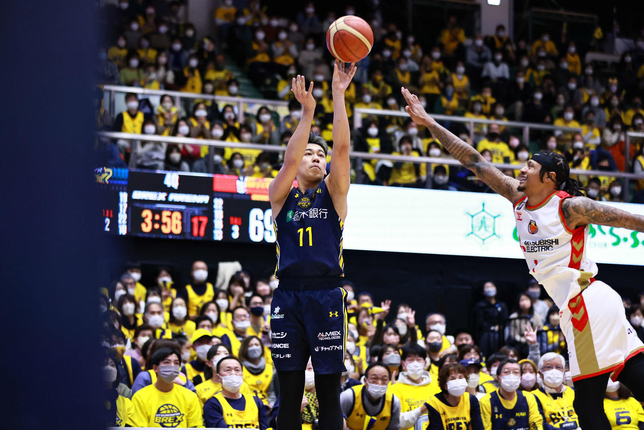 宇都宮対名古屋D 3点シュートを打つ宇都宮荒谷（コピーライトBLEAGUE）