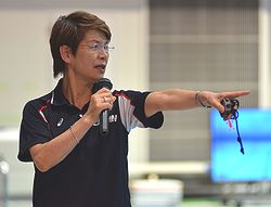 厳しく選手を指導する井村雅代・日本代表ヘッドコーチ