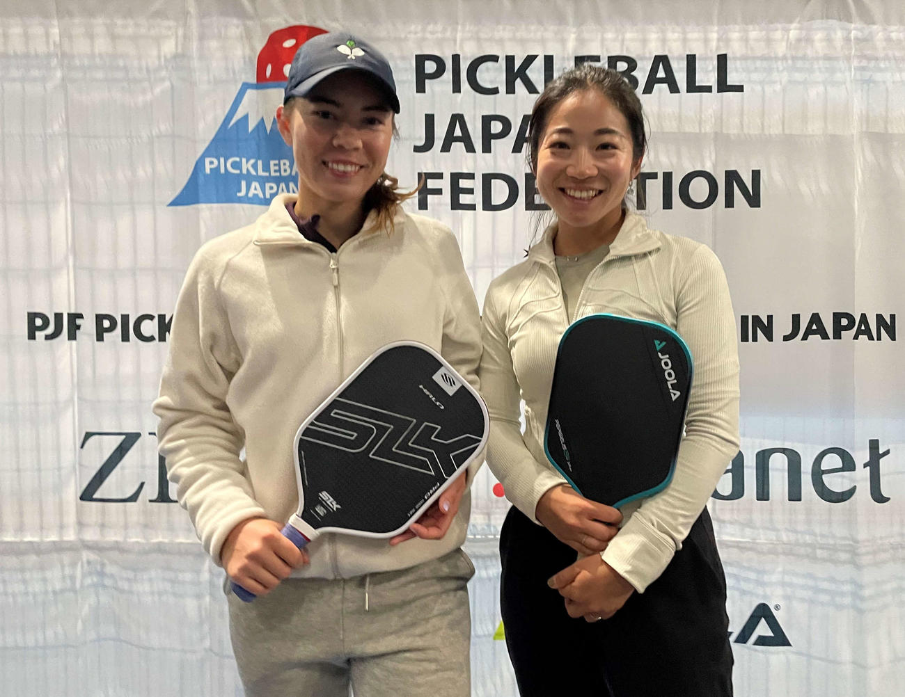 女子ダブルス優勝のシャウイ（左）、吉冨組