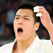 穴井隆将の写真イメージ