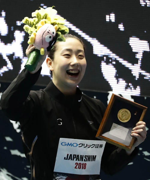 女子２００メートル自由形決勝で優勝した五十嵐（撮影・丹羽敏通）