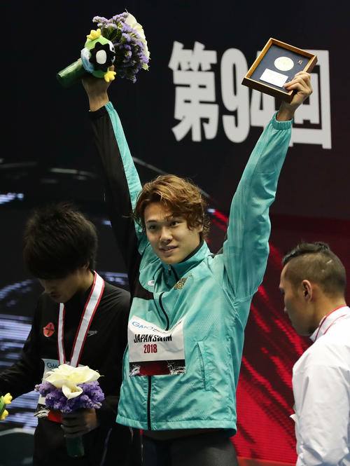 男子５０メートル自由形で優勝した中村（撮影・丹羽敏通）