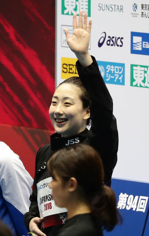 女子４００メートル自由形で優勝した五十嵐（撮影・丹羽敏通）