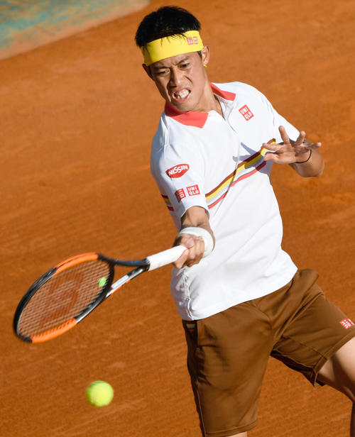 シングルス３回戦でアンドレアス・セッピと対戦する錦織圭＝モンテカルロ（共同）