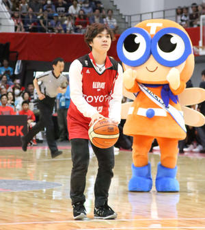 宇野昌磨ｂリーグ登場 本当に下手 シュートも挑戦 バスケット 日刊スポーツ