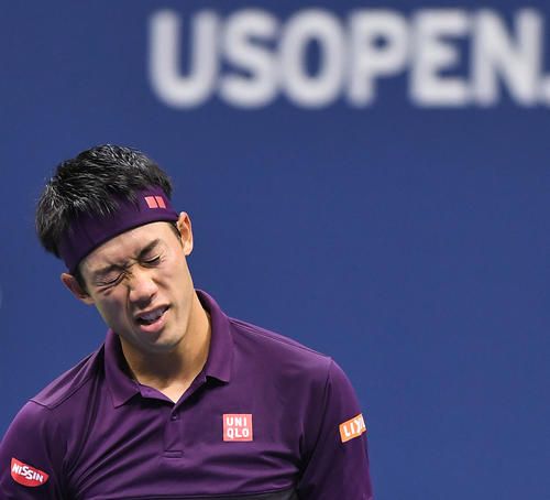 男子シングルス準決勝でポイントを奪われ厳しい表情を見せる錦織（撮影・菅敏）