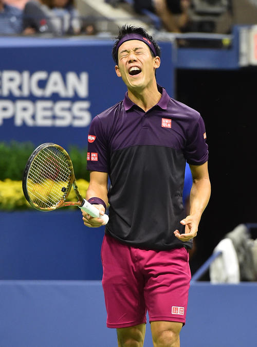 男子シングルス準決勝で、ポイントを奪われ厳しい表情を見せる錦織（撮影・菅敏）