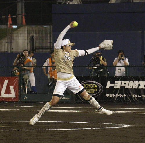 ソフトボール世界選手権 予選リーグ 日本対イタリア 先発した上野由岐子投手(撮影・戸田月菜)