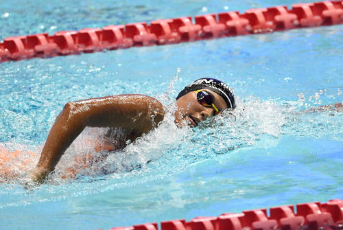 女子１５００メートル自由形　決勝で力泳する小堀倭（撮影・山崎安昭）