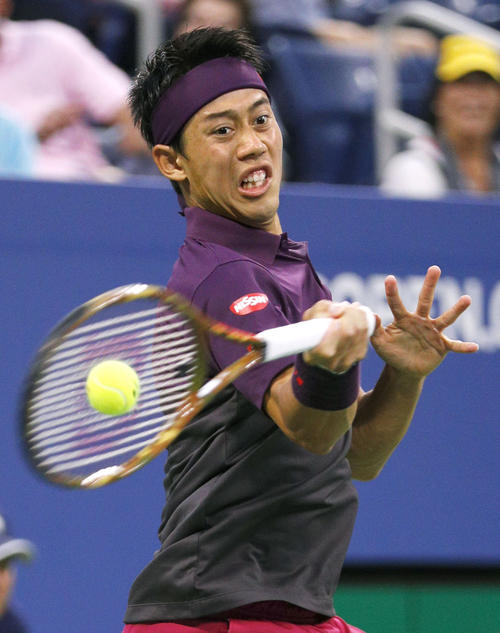 男子シングルス2回戦　モンフィスと対戦する錦織（共同）